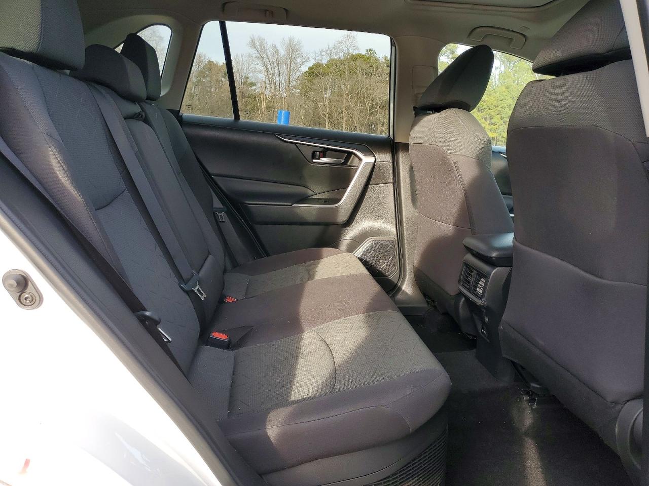 2024 TOYOTA RAV4 XLE photo 11