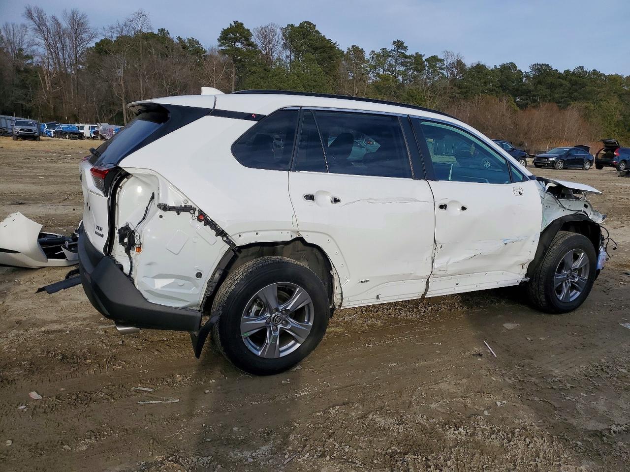 2024 TOYOTA RAV4 XLE photo 3