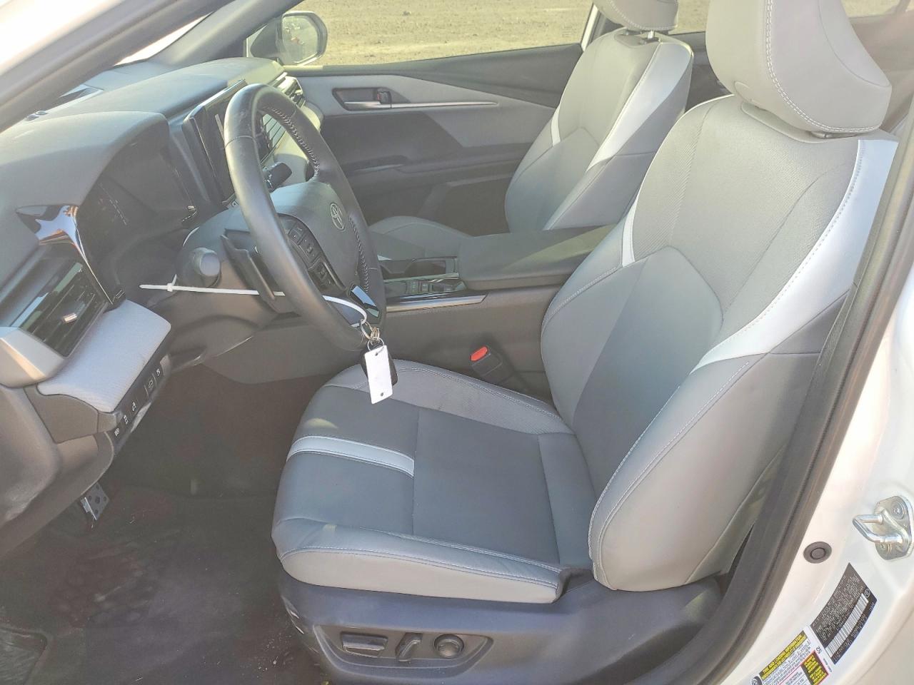 2025 TOYOTA CAMRY SE photo 7
