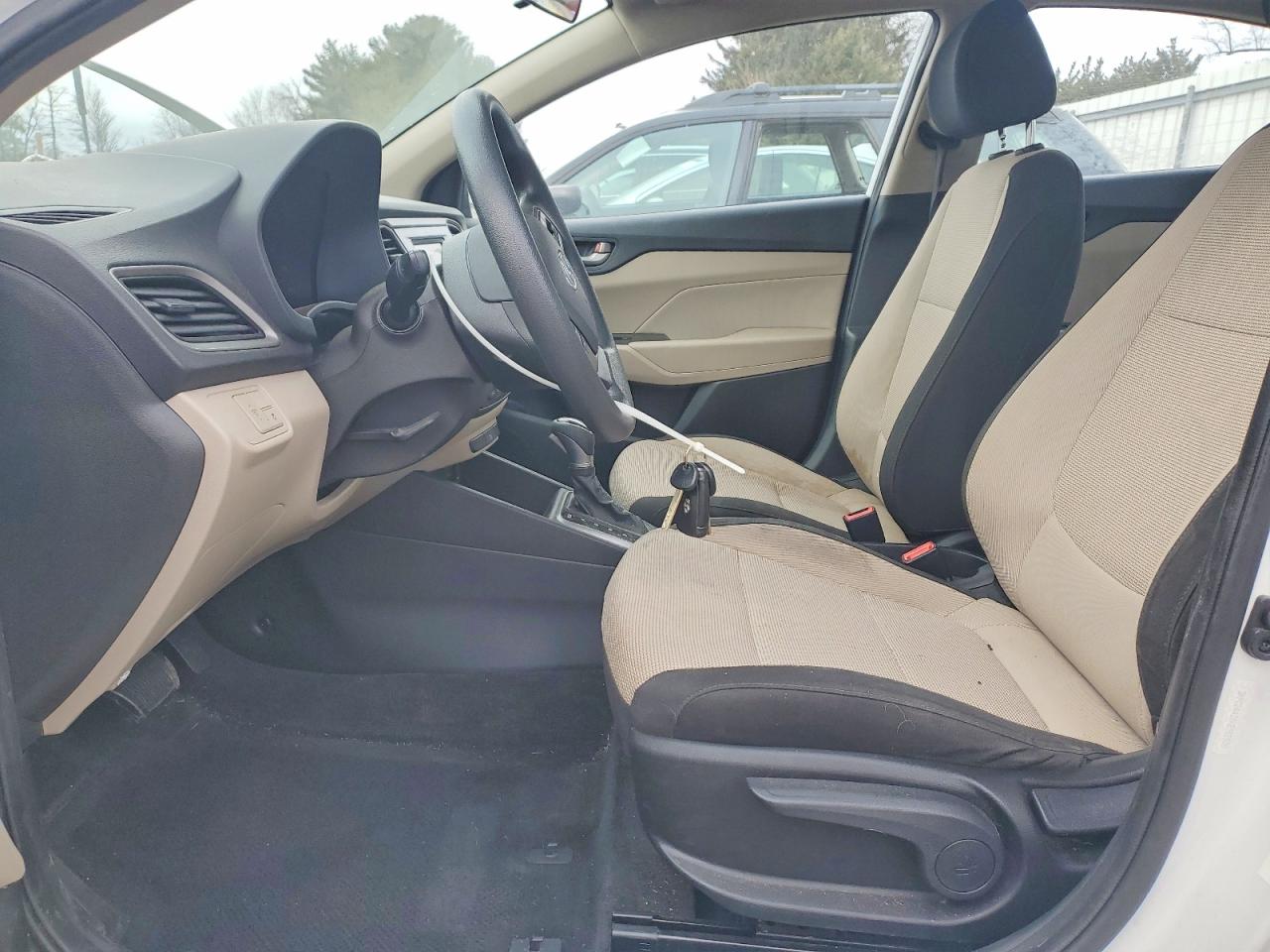 2019 HYUNDAI ACCENT SE photo 13
