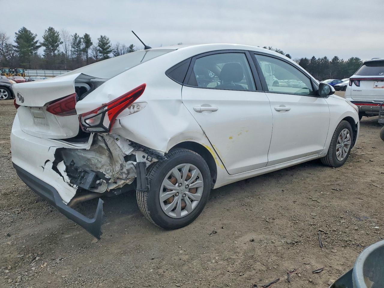 2019 HYUNDAI ACCENT SE photo 5