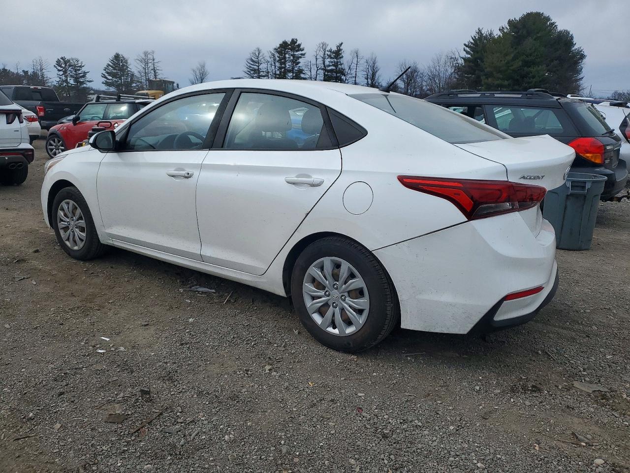 2019 HYUNDAI ACCENT SE photo 3