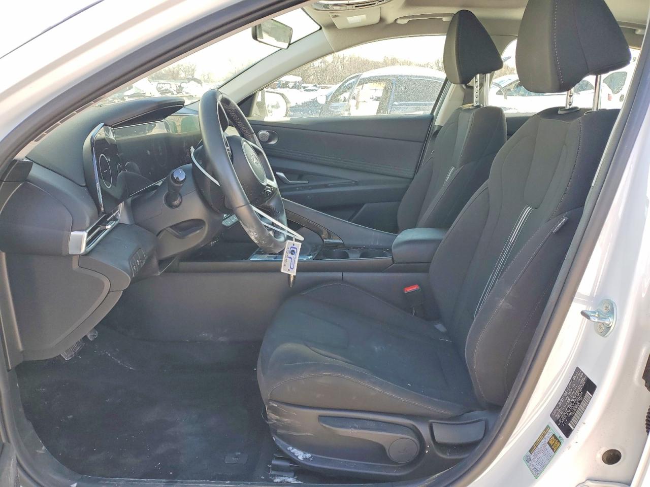 2025 HYUNDAI ELANTRA SEL CONVENIENCE photo 13