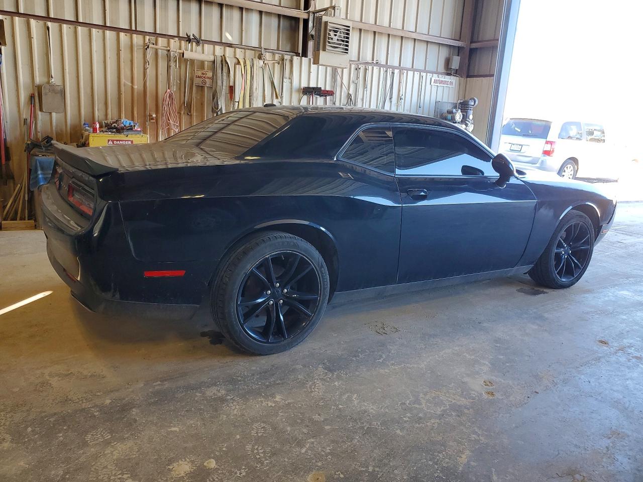 2016 DODGE CHALLENGER SXT photo 5