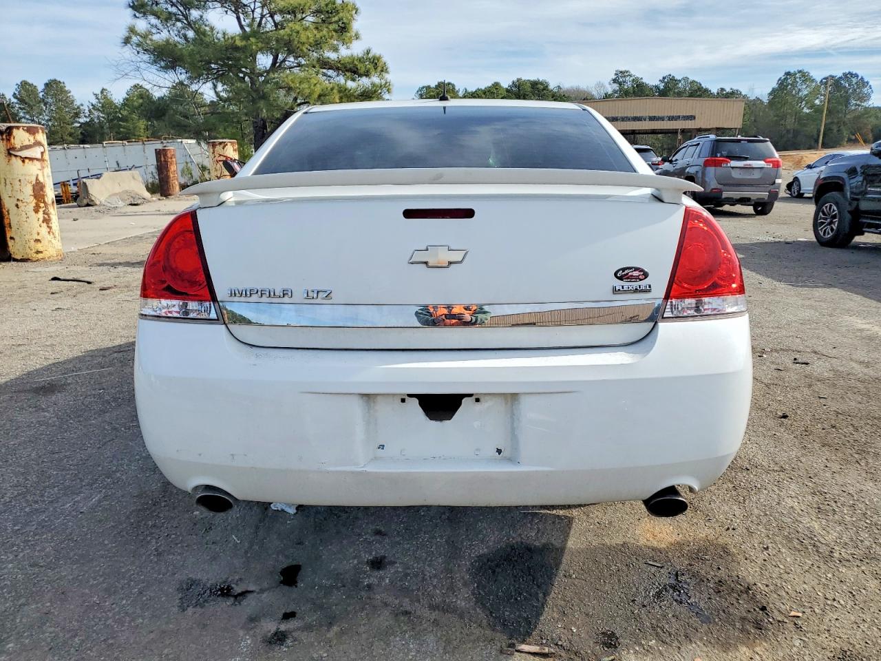 2010 CHEVROLET IMPALA LTZ photo 11