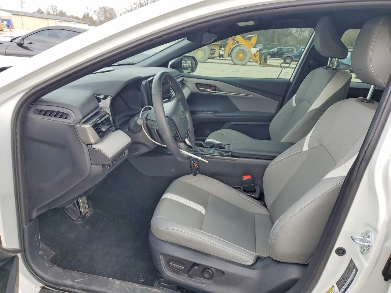 2025 TOYOTA CAMRY XSE photo 7
