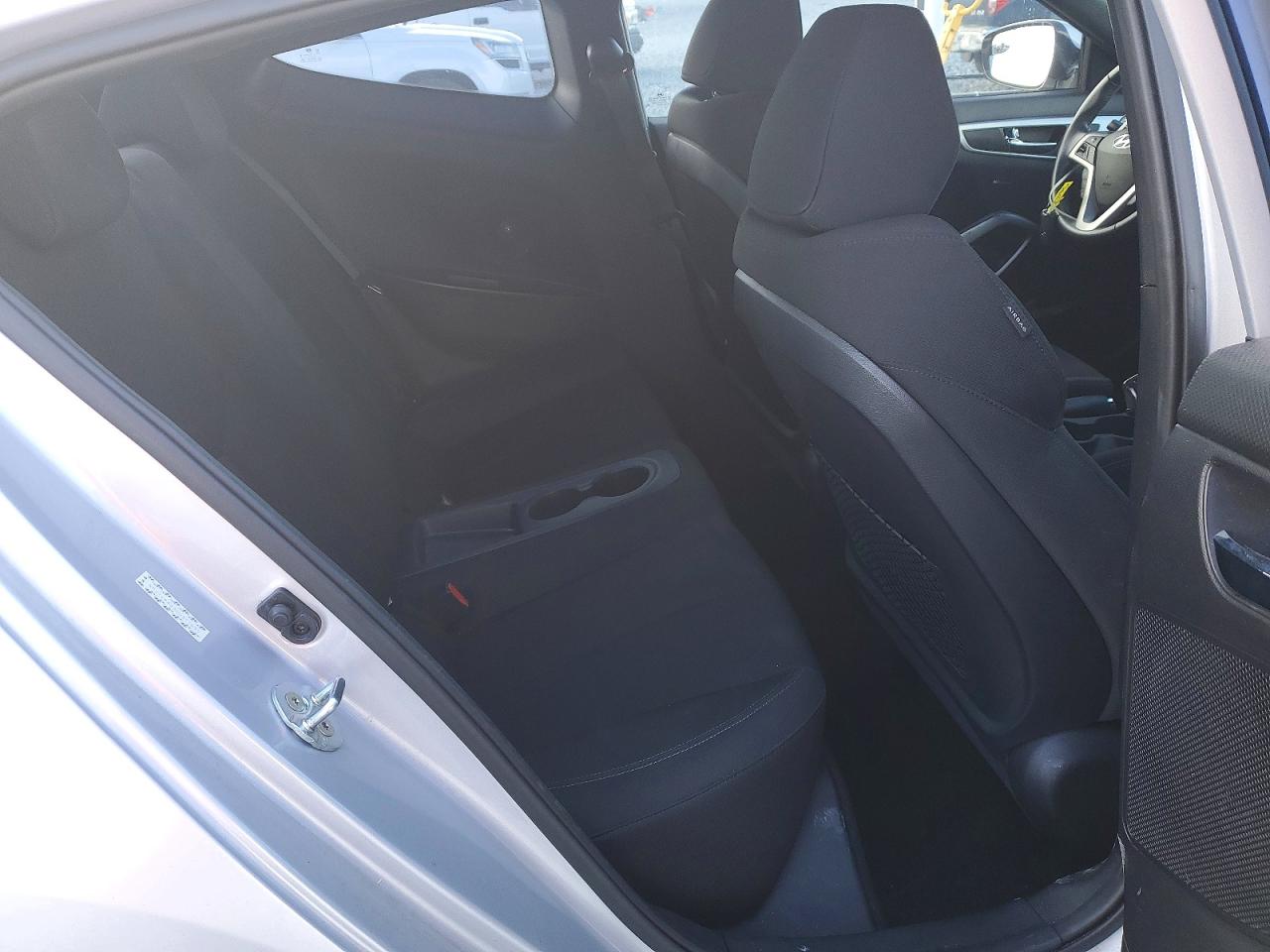2017 HYUNDAI VELOSTER VALUE EDITION photo 28