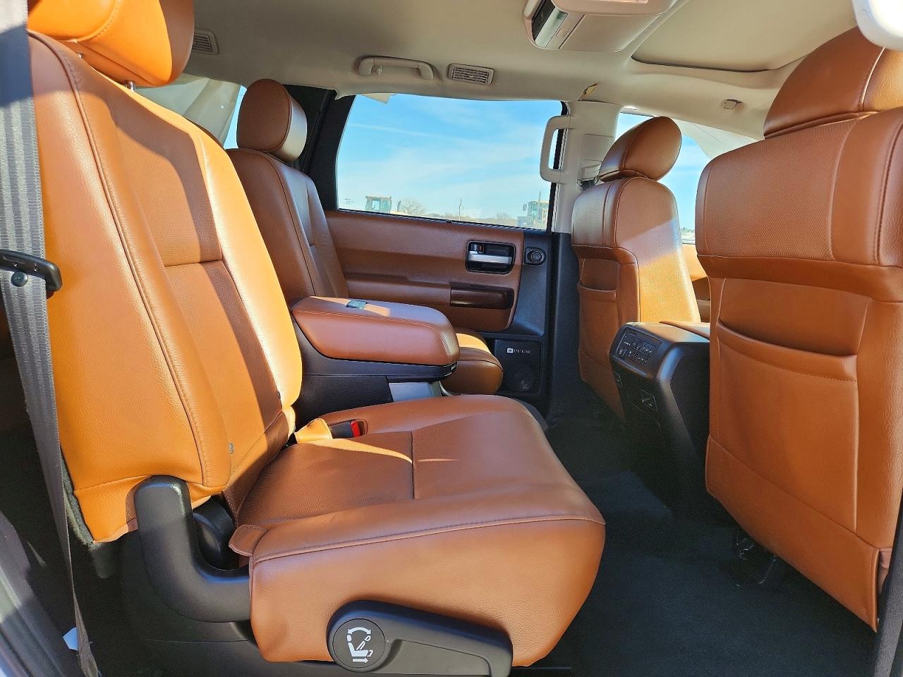2016 TOYOTA SEQUOIA PLATINUM photo 11