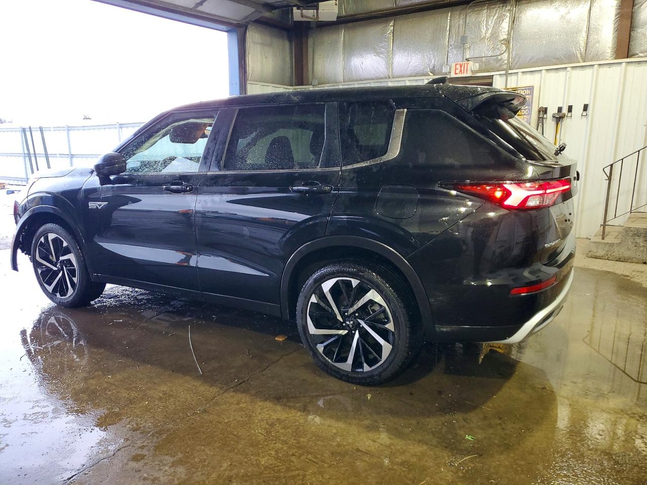 2025 MITSUBISHI OUTLANDER SE photo 2