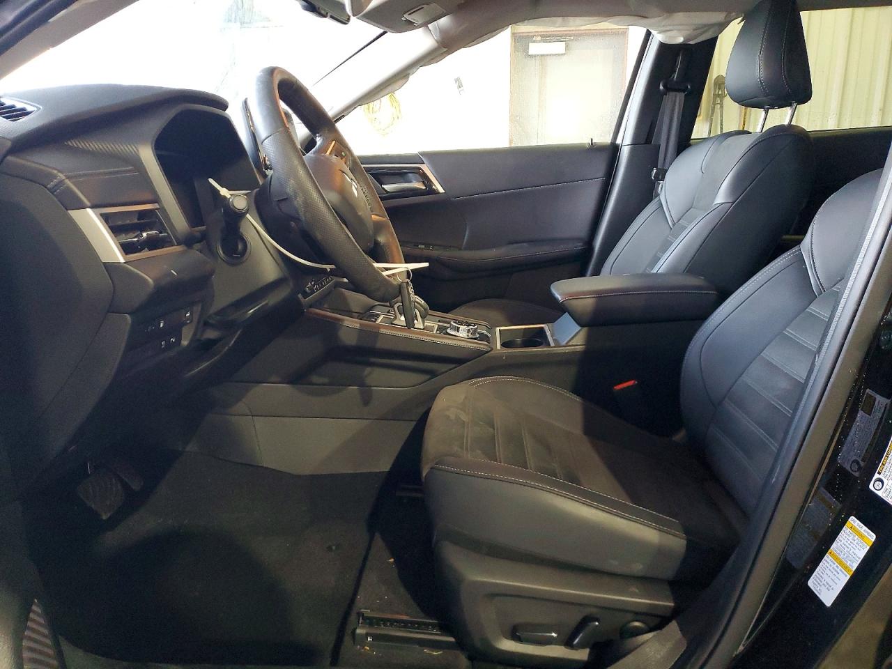 2025 MITSUBISHI OUTLANDER SE photo 7