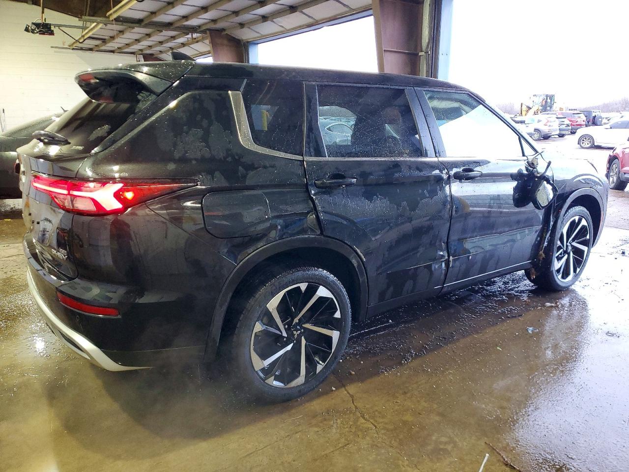 2025 MITSUBISHI OUTLANDER SE photo 3