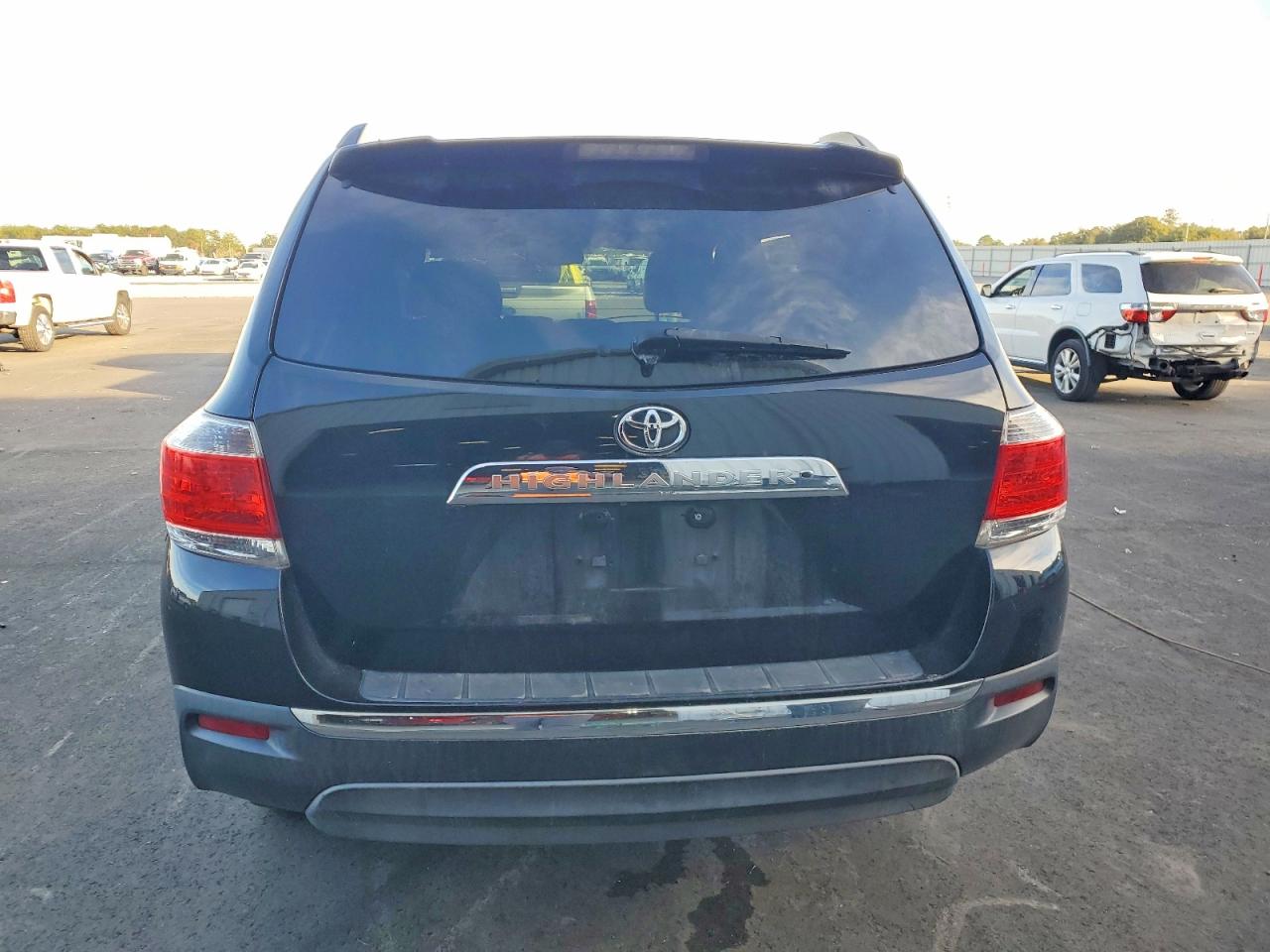 2012 TOYOTA HIGHLANDER BASE photo 11