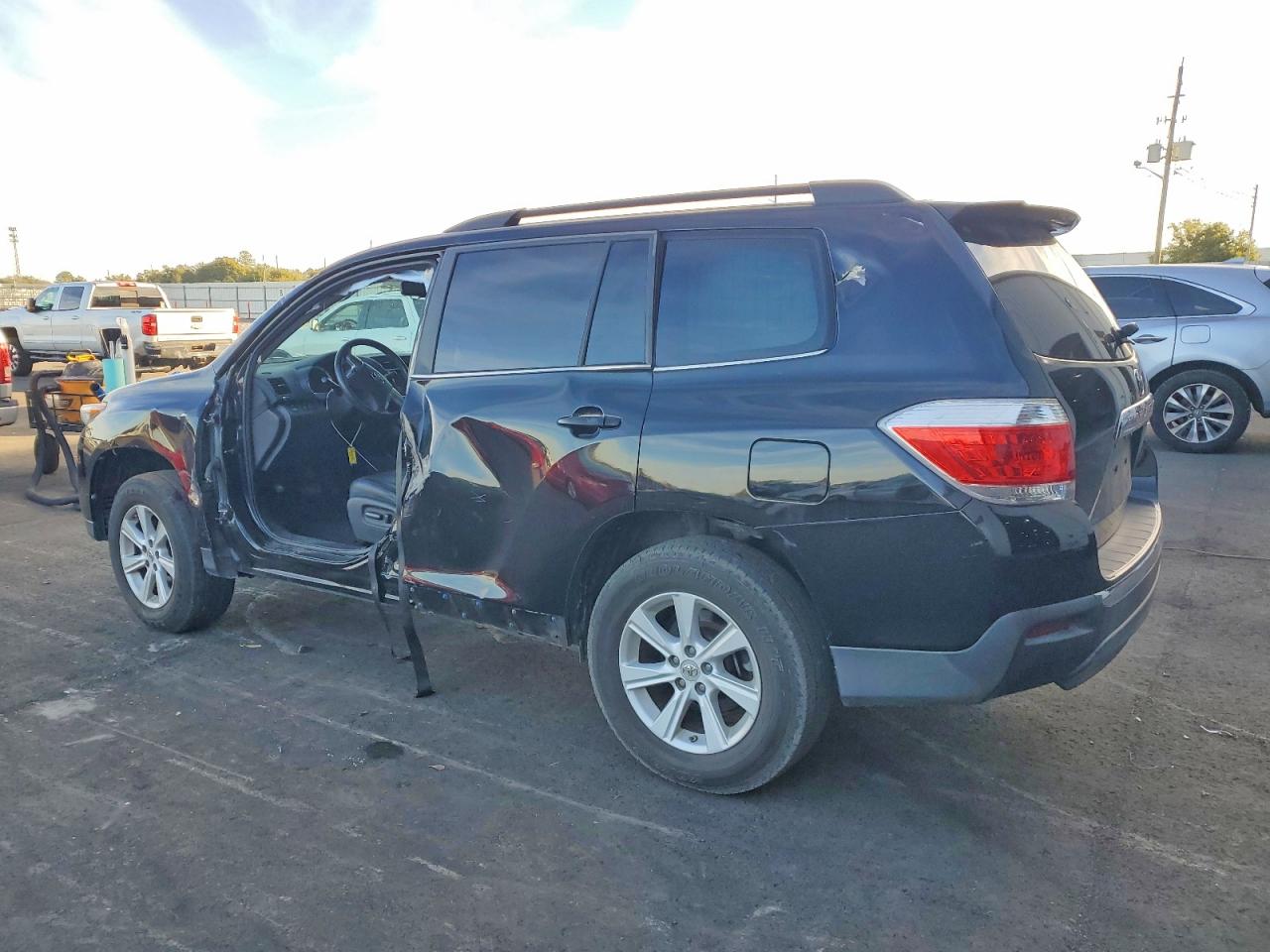 2012 TOYOTA HIGHLANDER BASE photo 3
