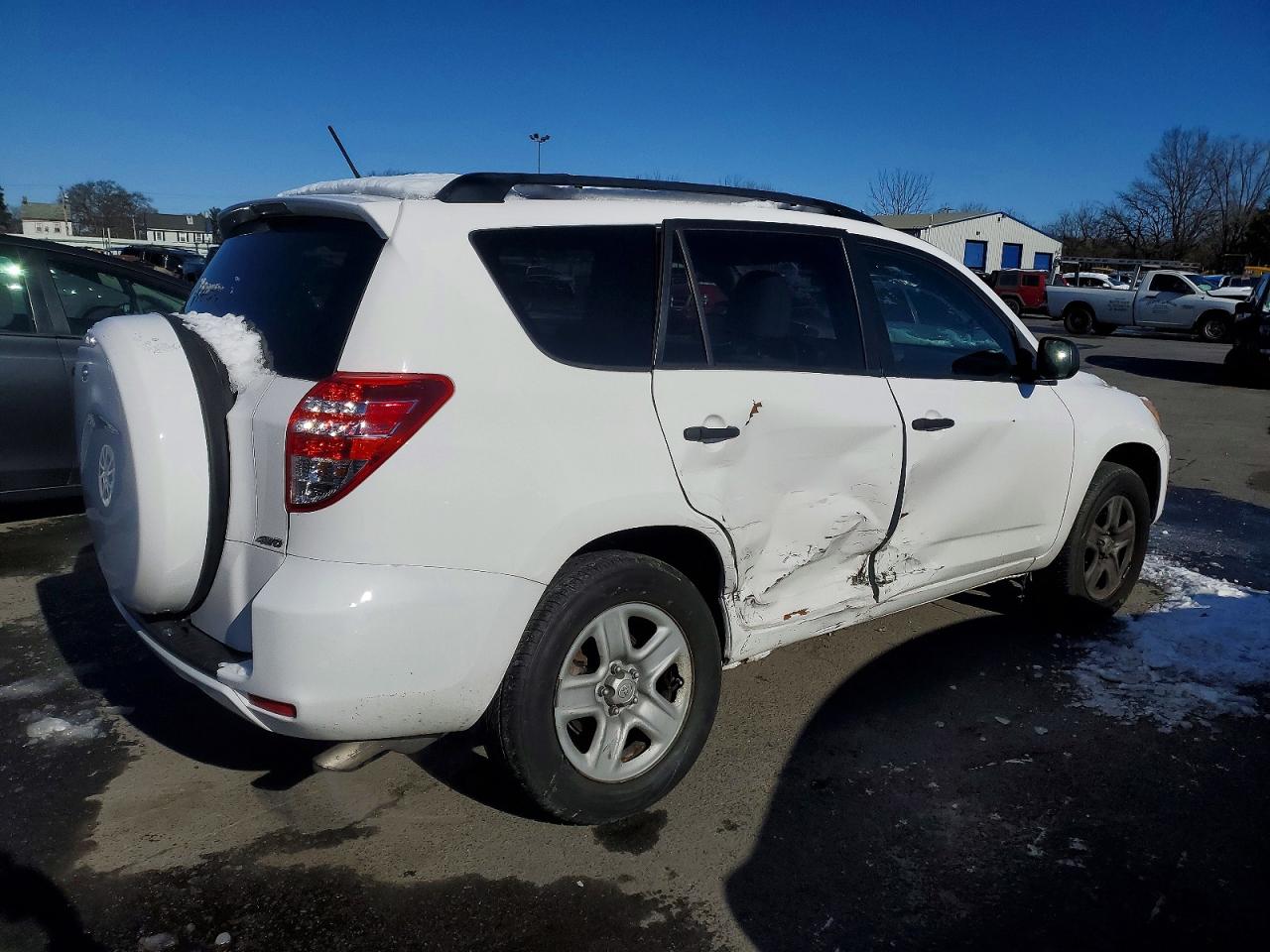 2011 TOYOTA RAV4 photo 3