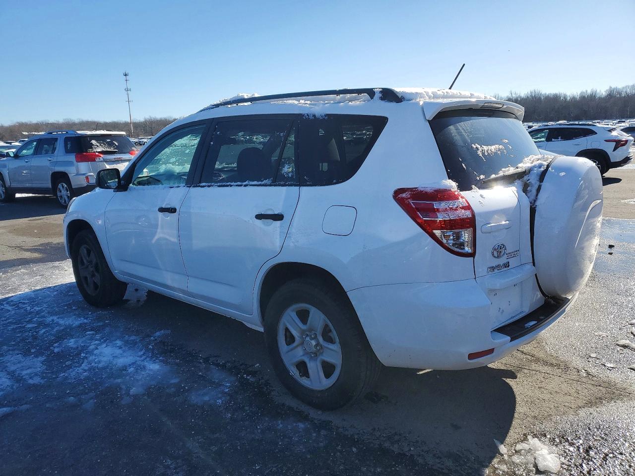 2011 TOYOTA RAV4 photo 2