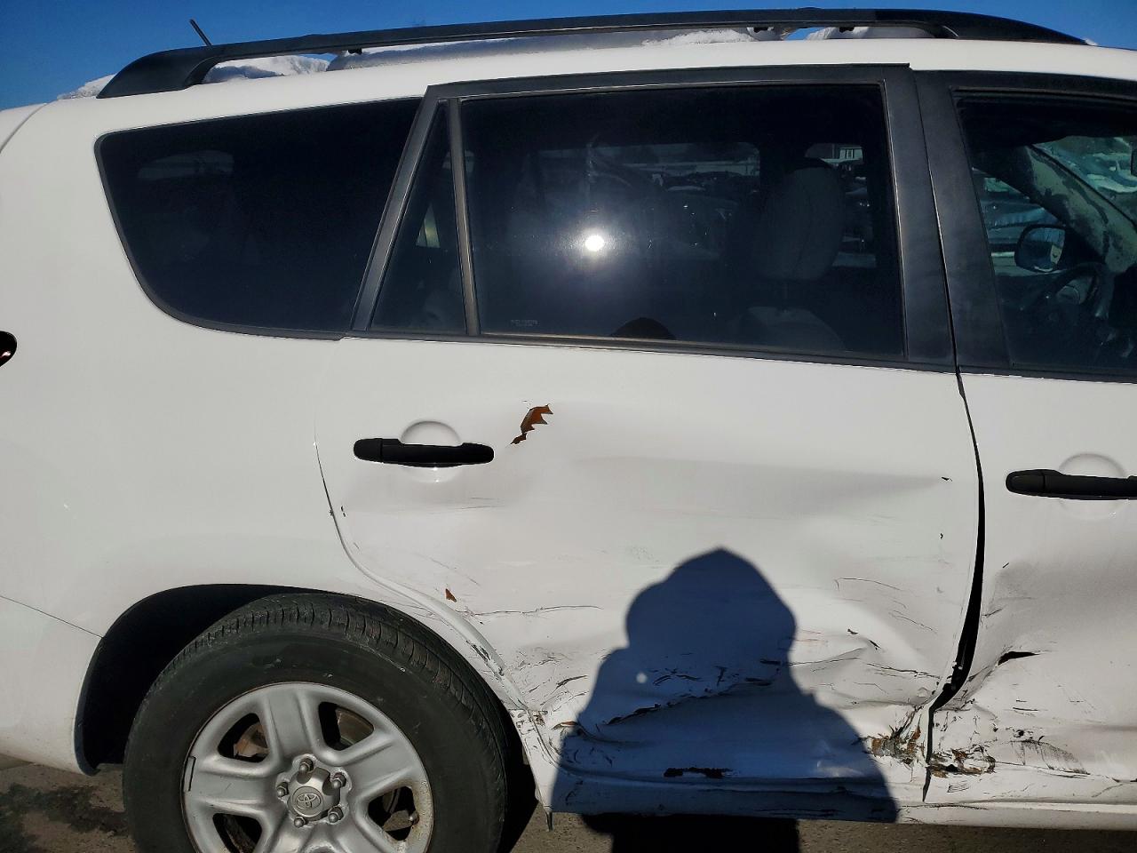 2011 TOYOTA RAV4 photo 10