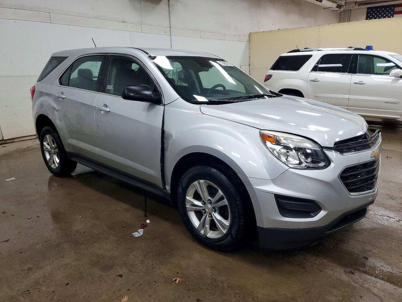 2017 CHEVROLET EQUINOX LS photo 4