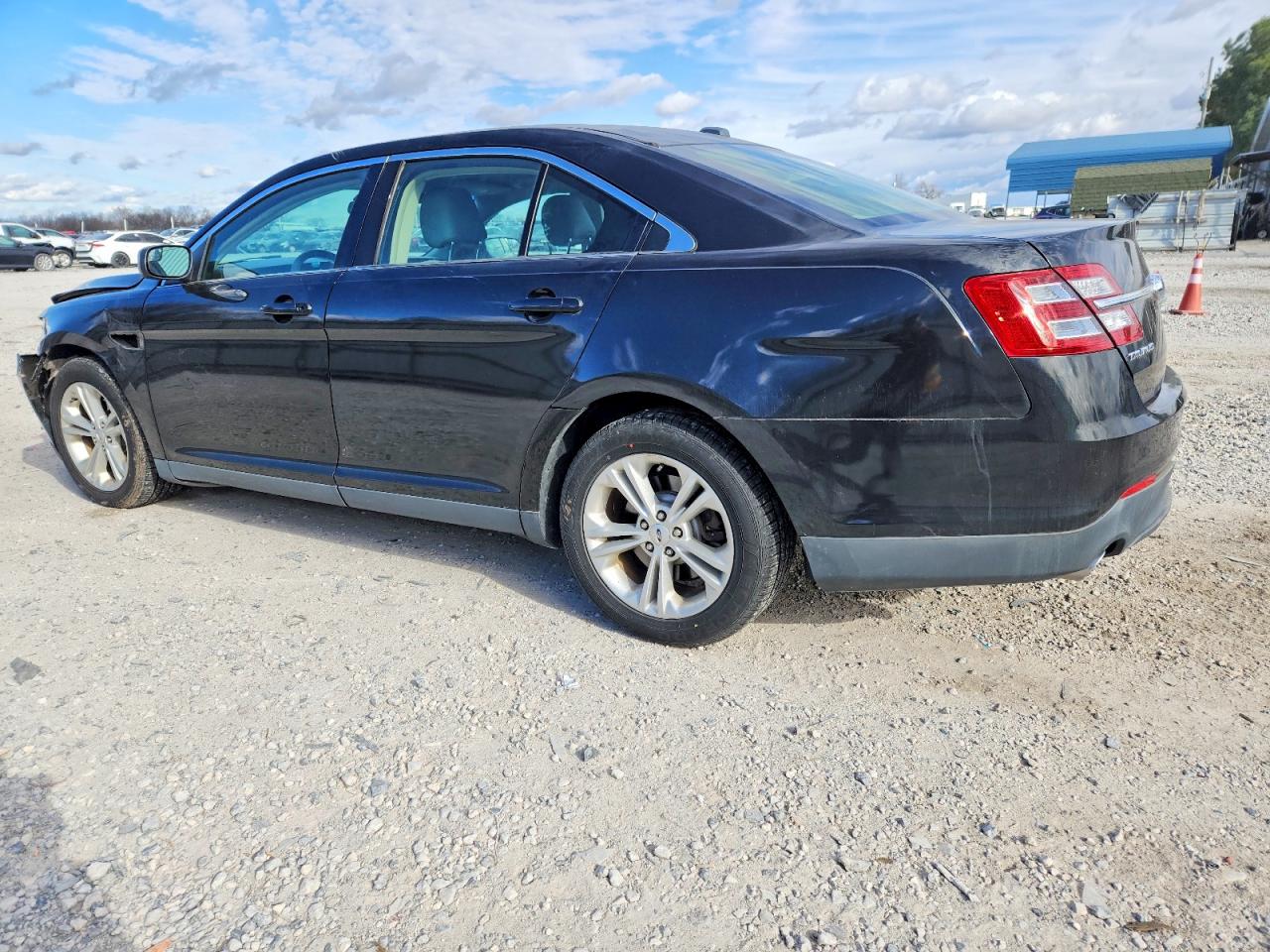 2015 FORD TAURUS SE photo 3