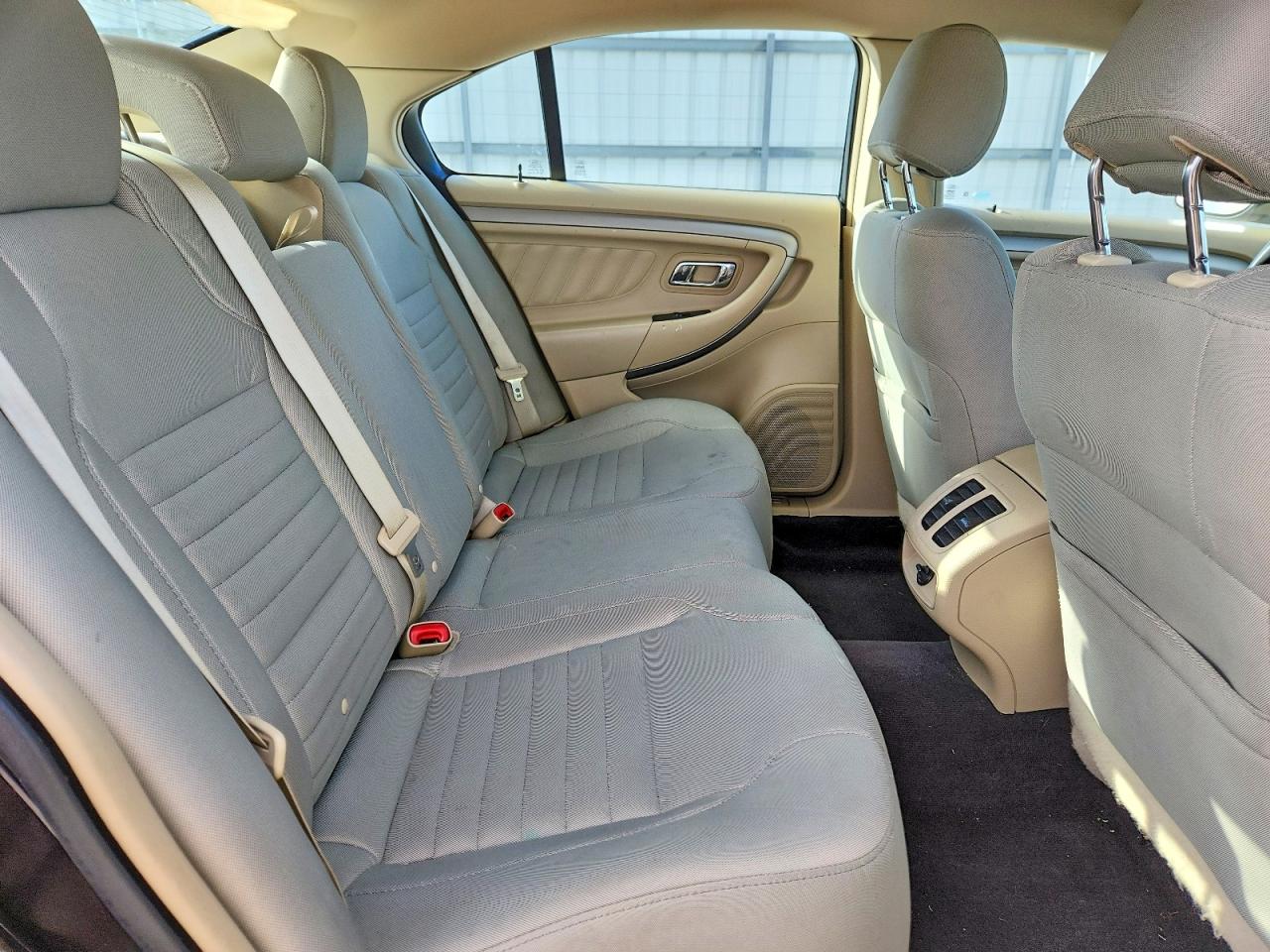 2015 FORD TAURUS SE photo 19