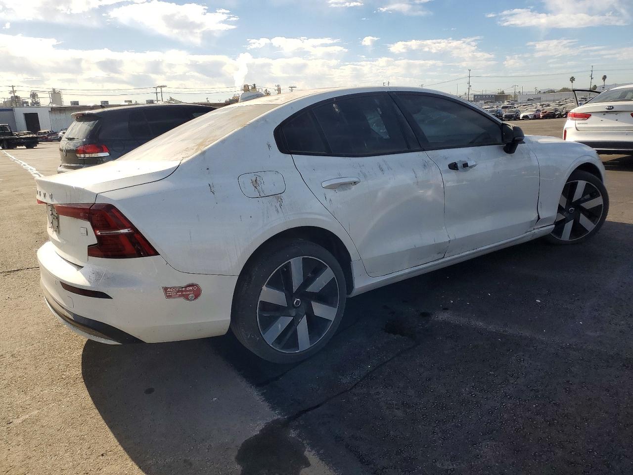 2024 VOLVO S60 CORE photo 3