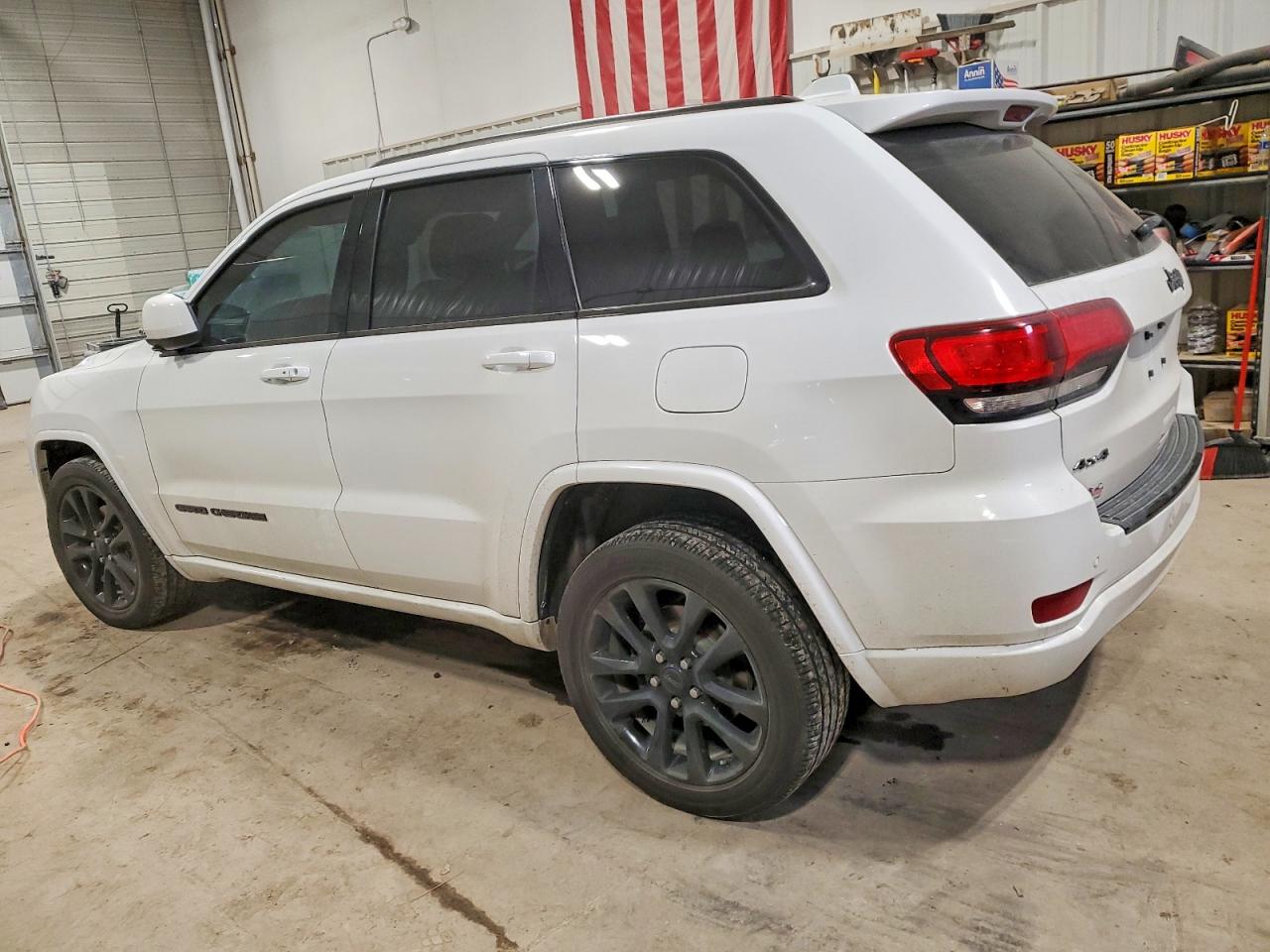 2018 JEEP GRAND CHEROKEE LAREDO photo 2