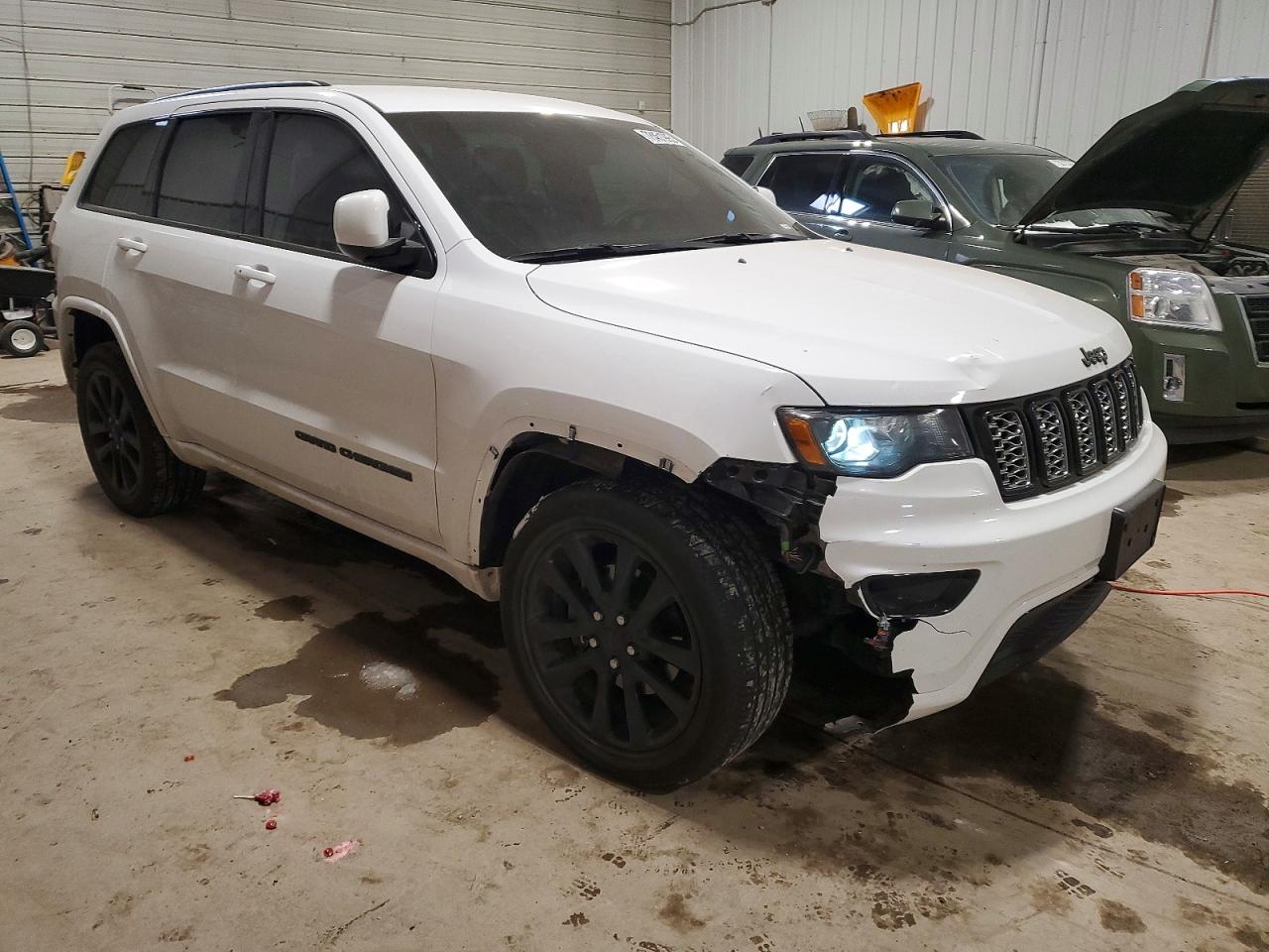 2018 JEEP GRAND CHEROKEE LAREDO photo 4