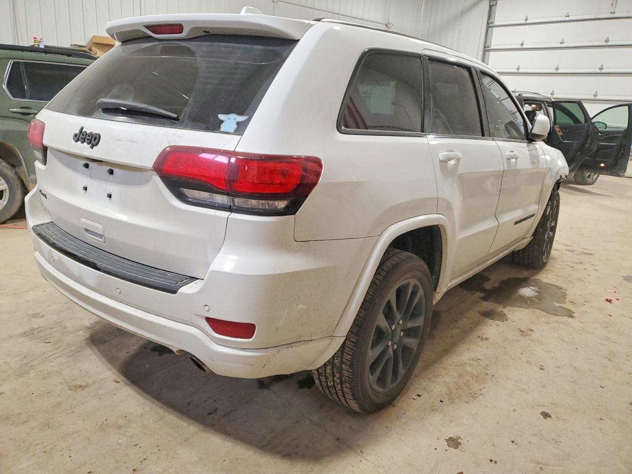 2018 JEEP GRAND CHEROKEE LAREDO photo 3