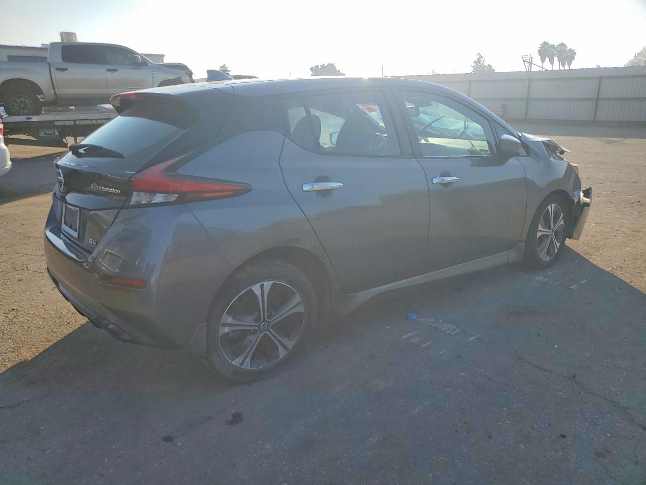 2020 NISSAN LEAF SV photo 3