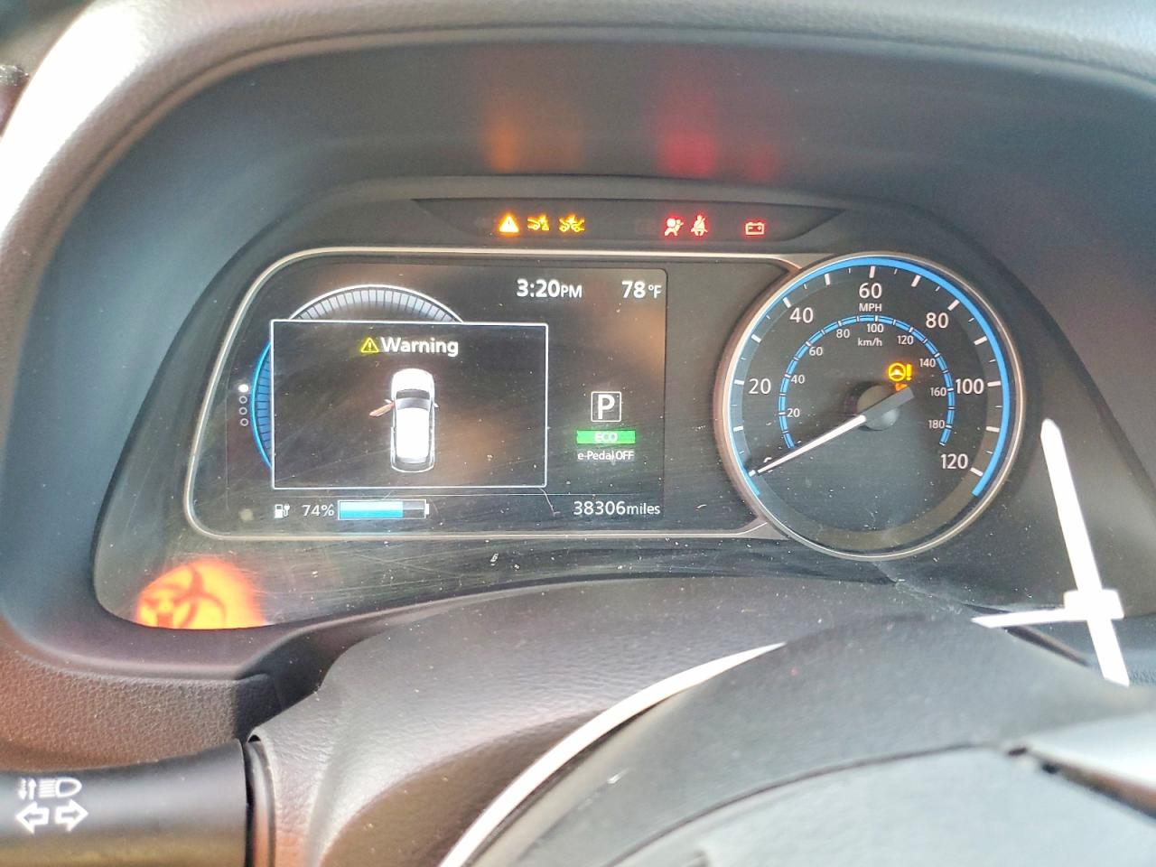 2020 NISSAN LEAF SV photo 9
