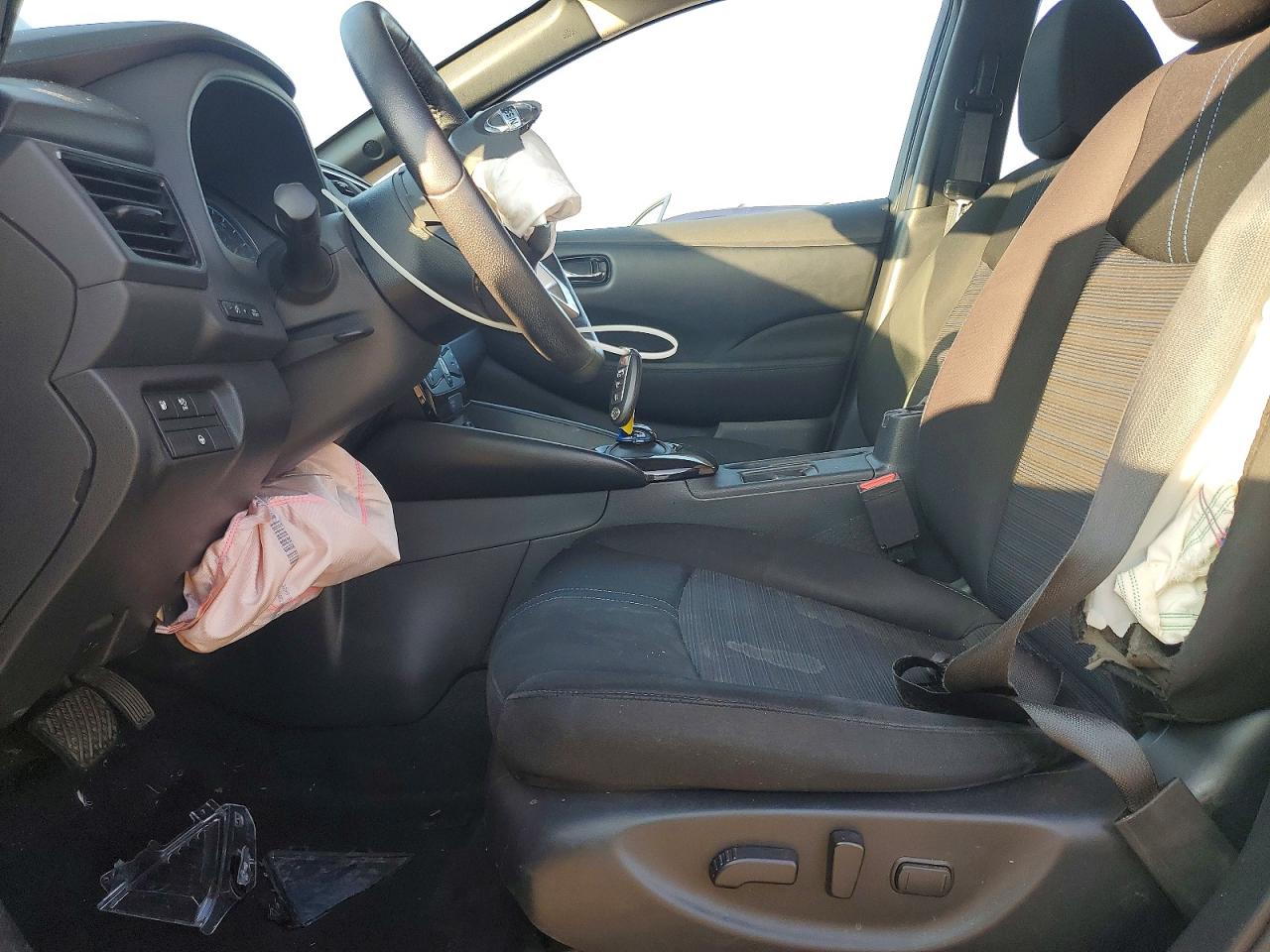 2020 NISSAN LEAF SV photo 7