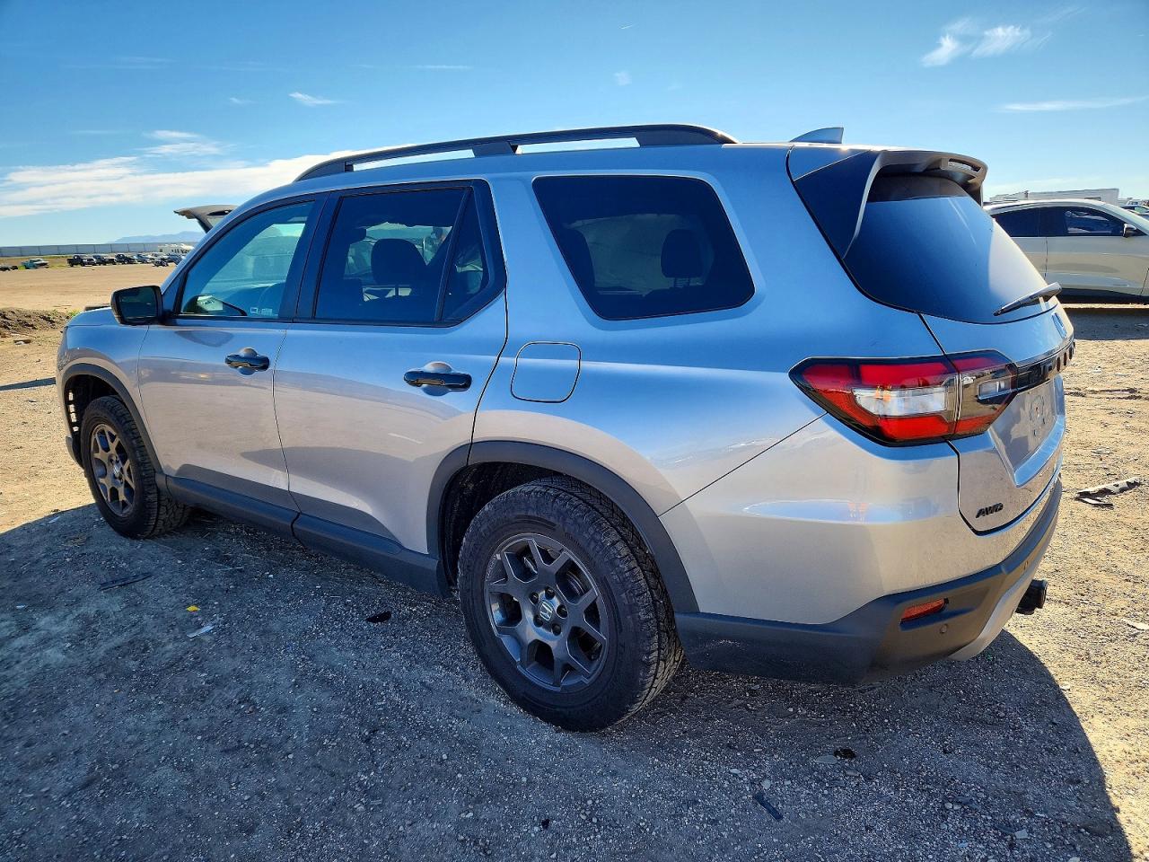 2025 HONDA PILOT TRAILSPORT photo 2