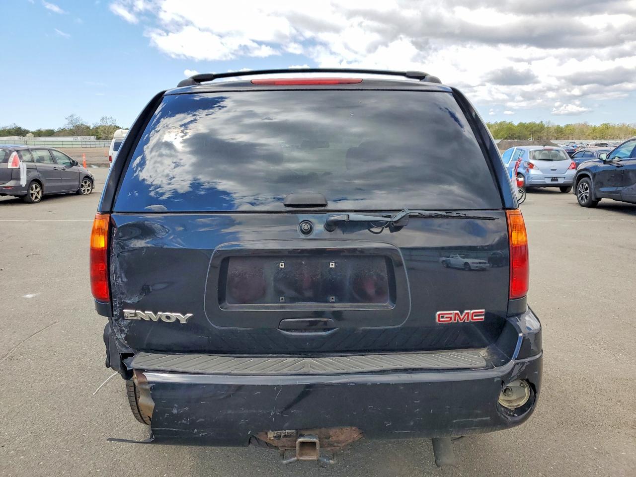 2004 GMC ENVOY photo 16