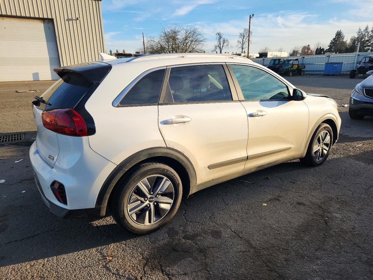 2022 KIA NIRO LX photo 3