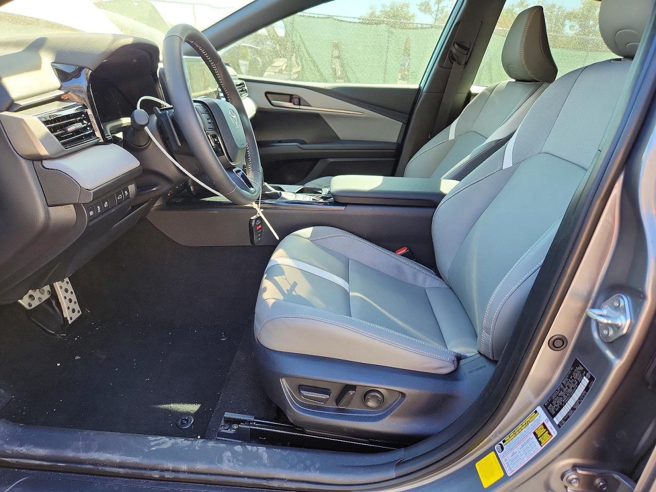2025 TOYOTA CAMRY SE photo 7