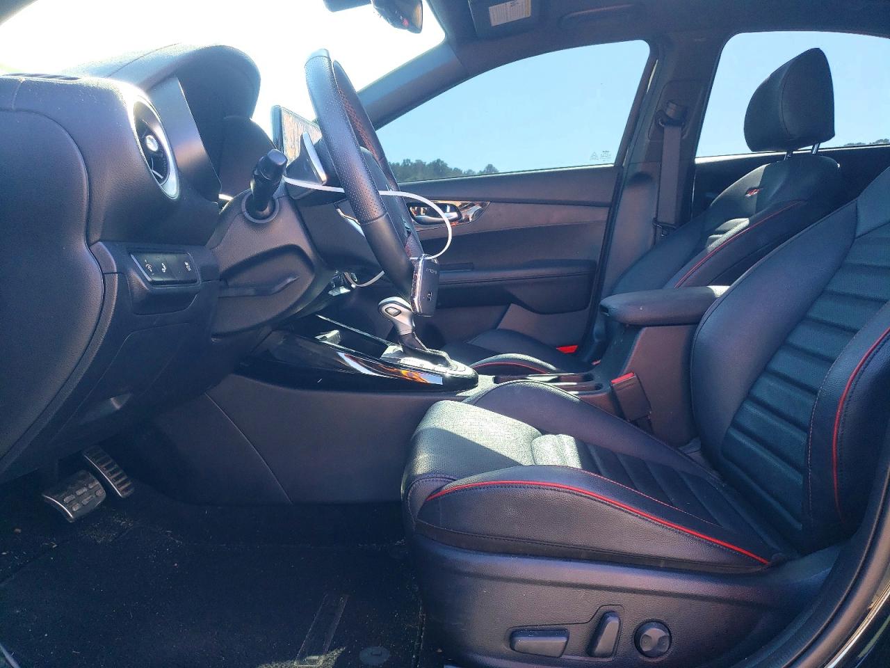 2024 KIA FORTE GT photo 13