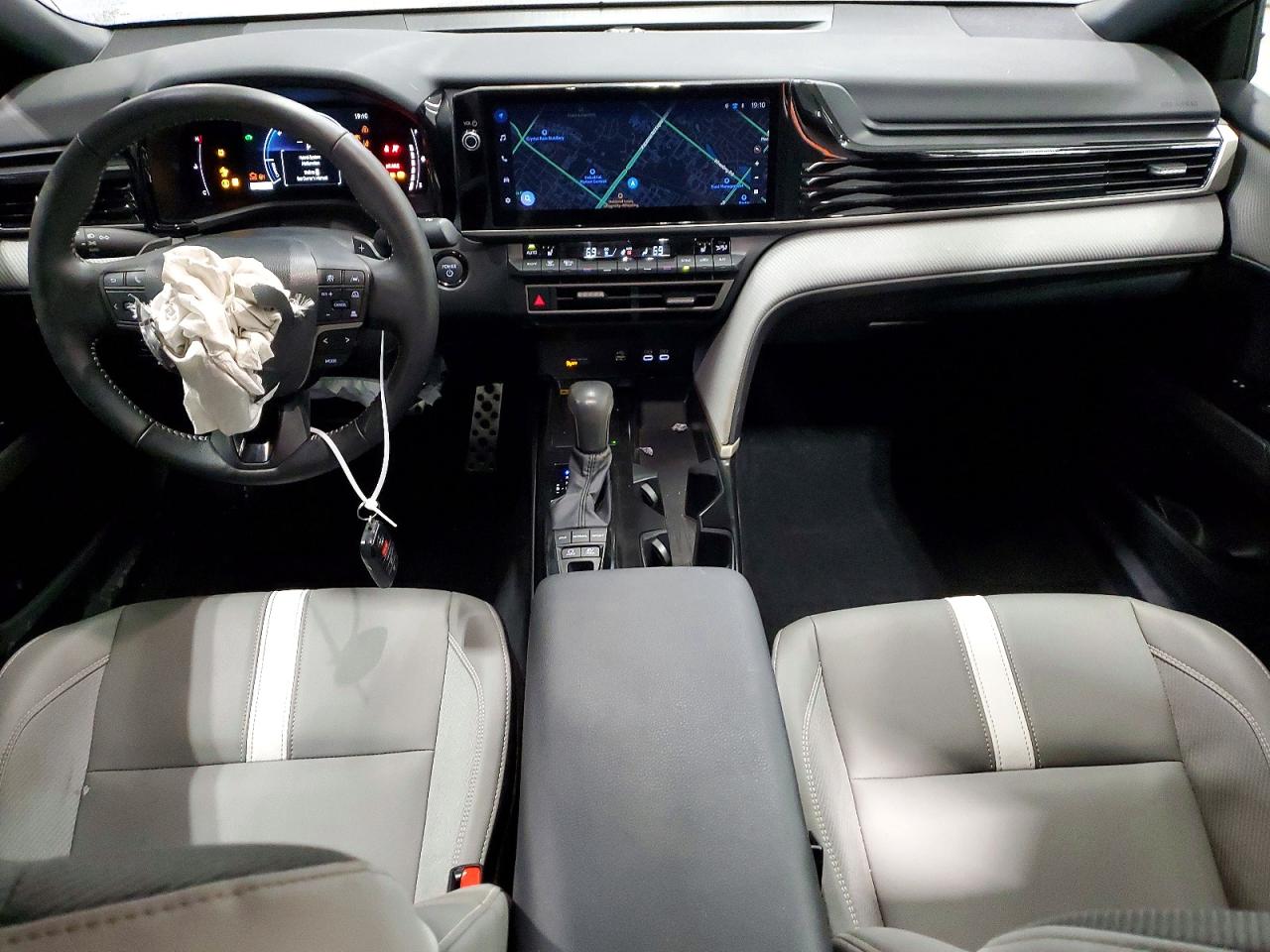 2025 TOYOTA CAMRY XSE photo 8