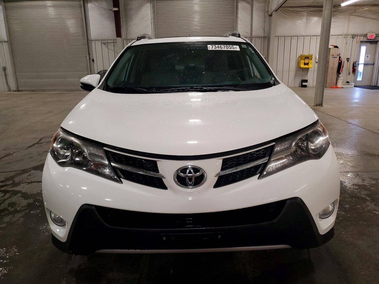 2015 TOYOTA RAV4 XLE photo 9