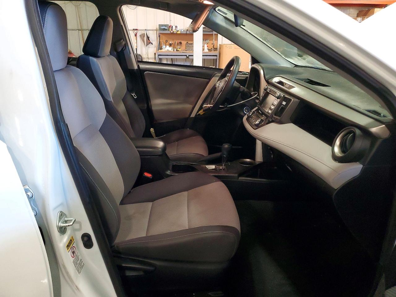2015 TOYOTA RAV4 XLE photo 13