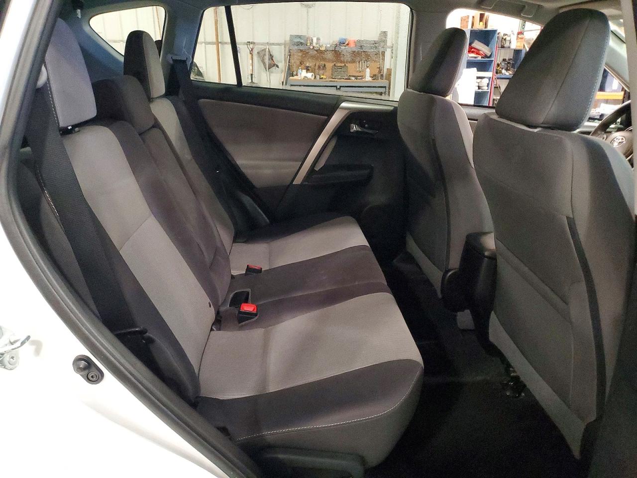 2015 TOYOTA RAV4 XLE photo 21