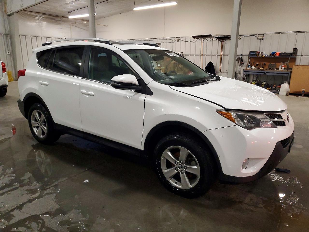 2015 TOYOTA RAV4 XLE photo 7