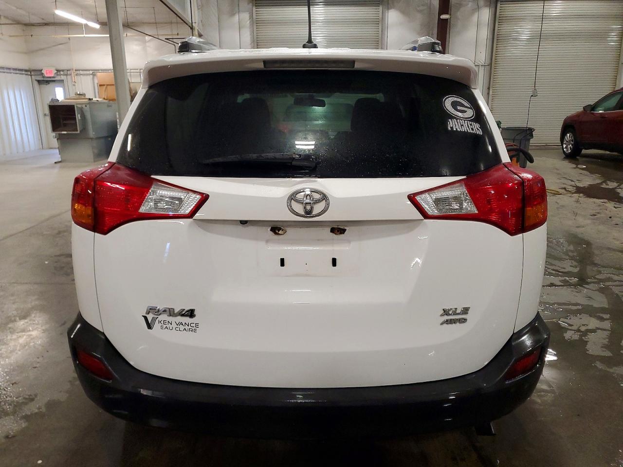 2015 TOYOTA RAV4 XLE photo 11