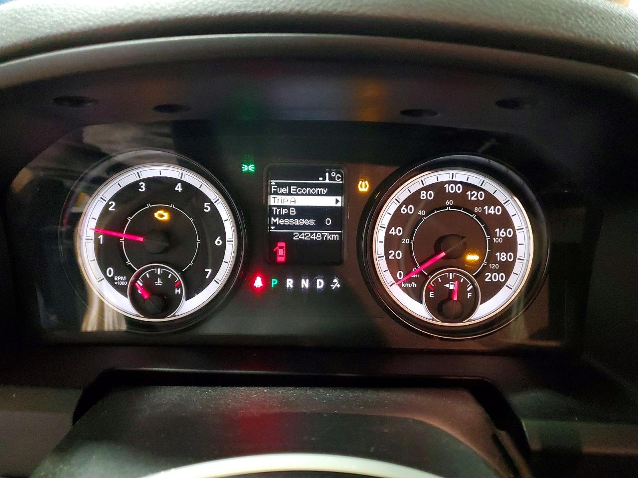 2016 RAM 1500 ST photo 9