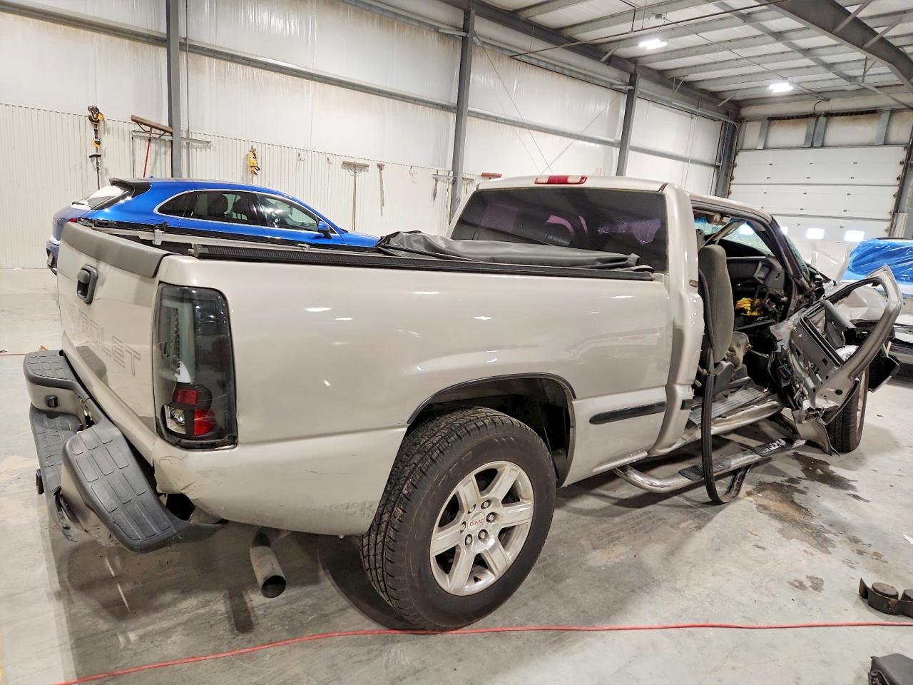 2005 CHEVROLET SILVERADO C1500 photo 5