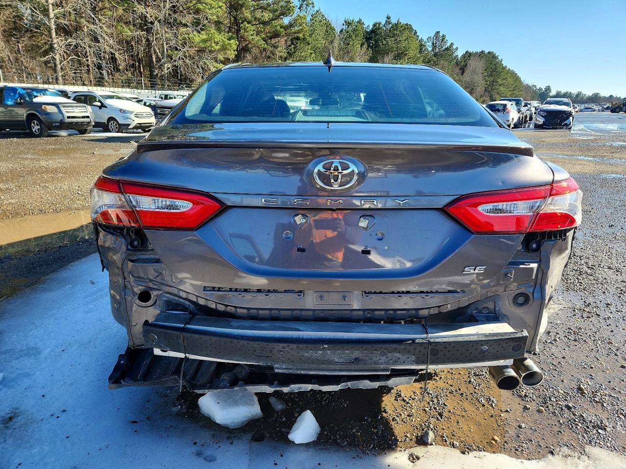 2019 TOYOTA CAMRY SE photo 11