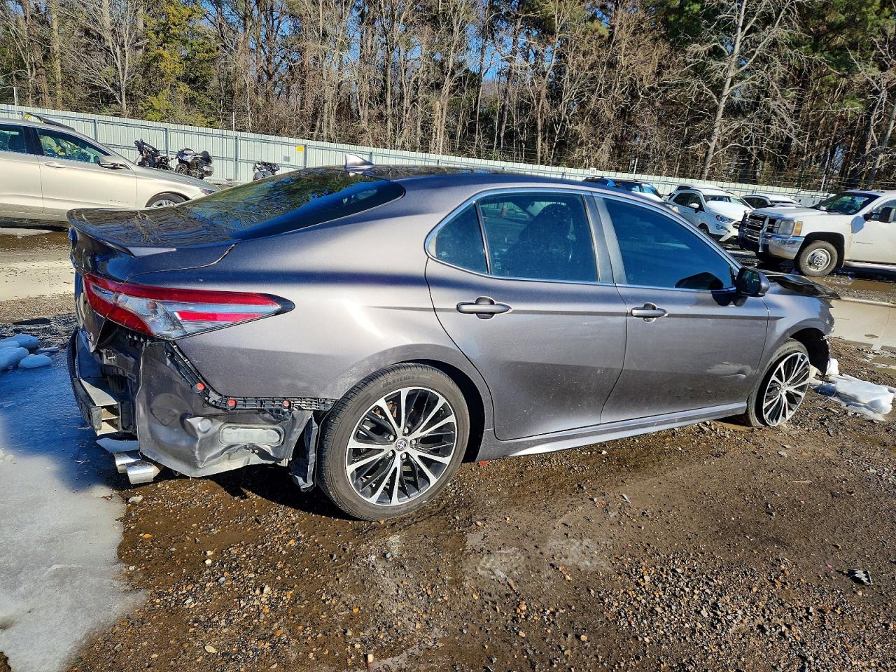 2019 TOYOTA CAMRY SE photo 5