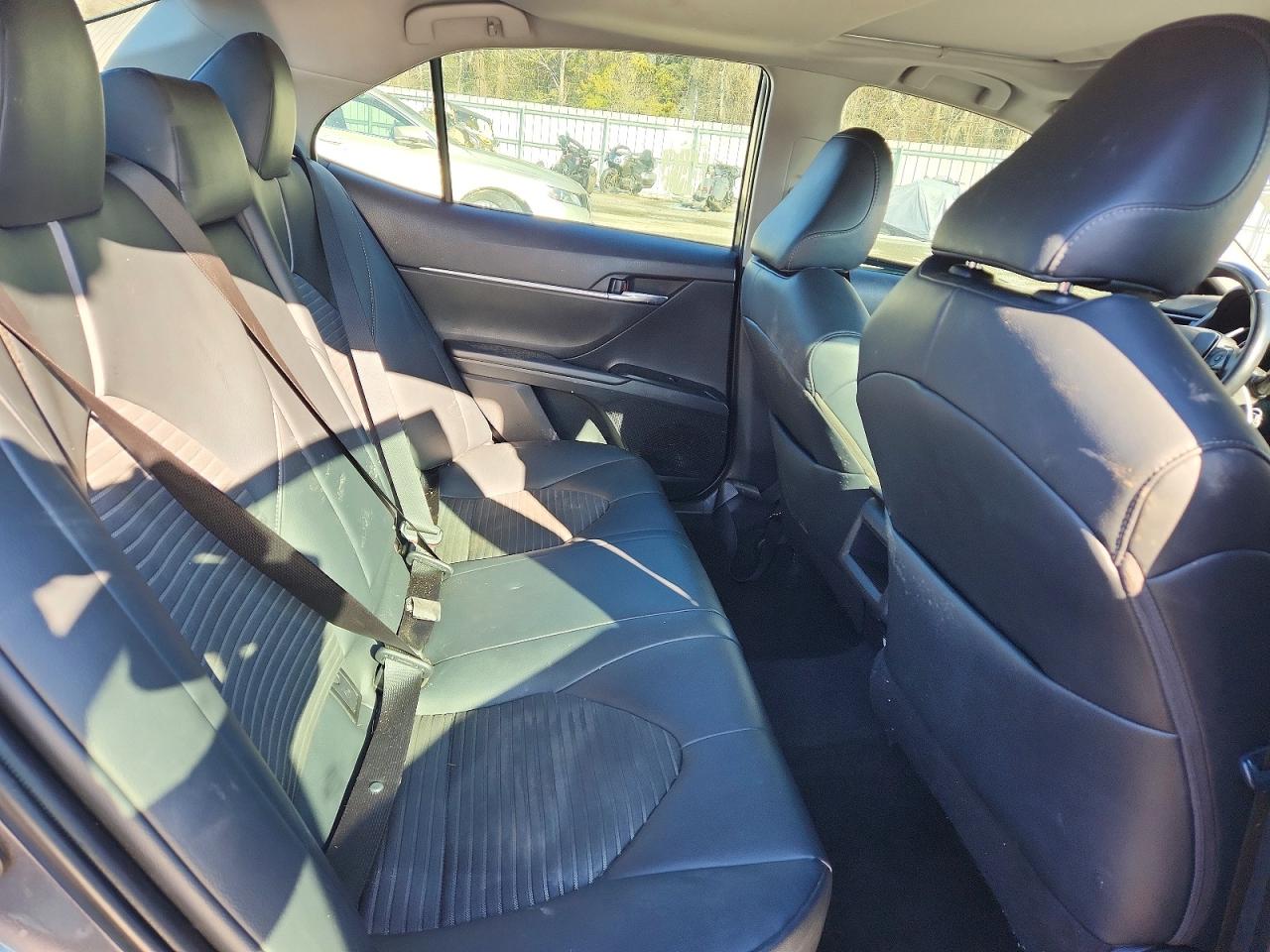 2019 TOYOTA CAMRY SE photo 19