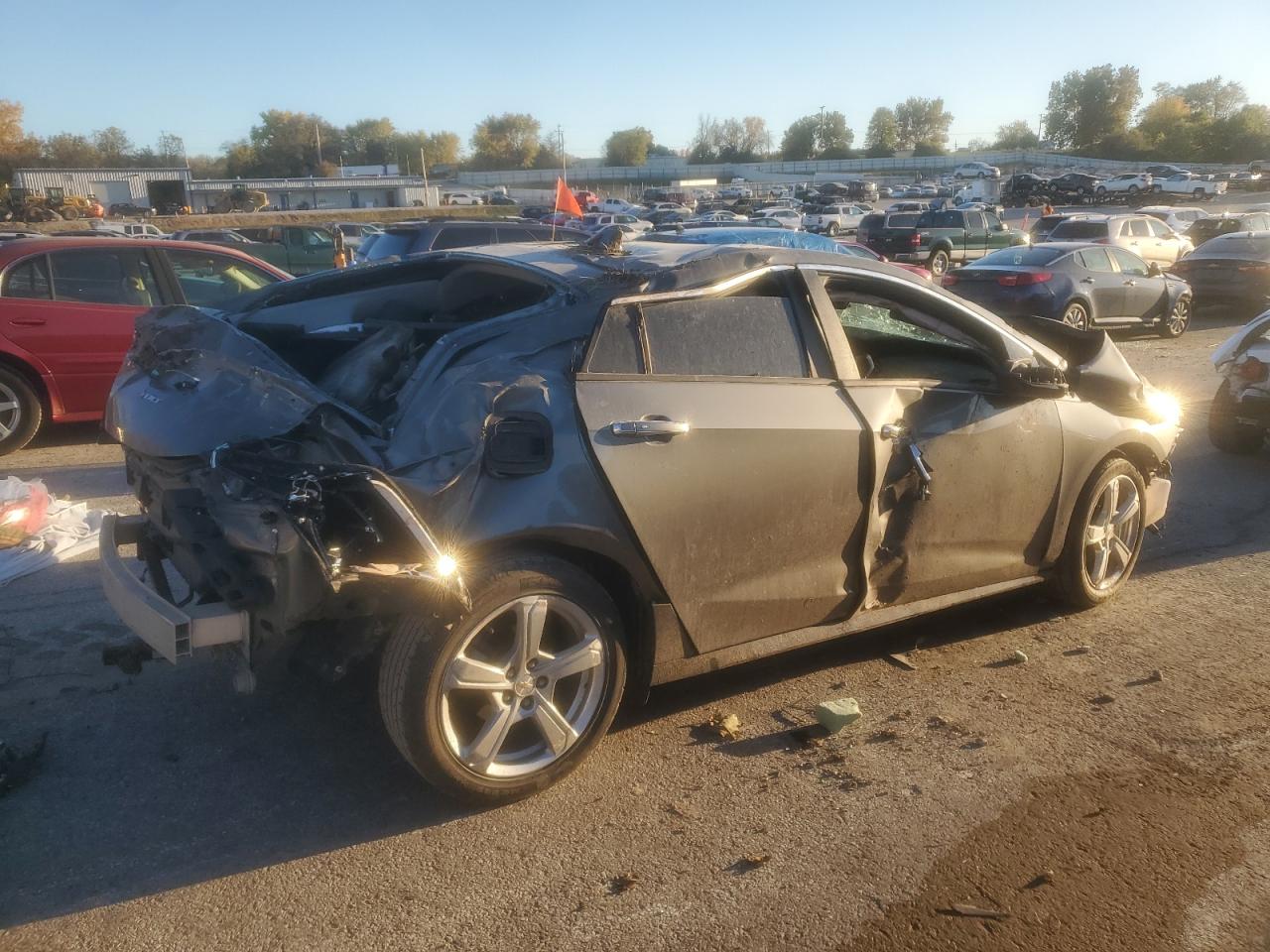 2017 CHEVROLET VOLT LT photo 3