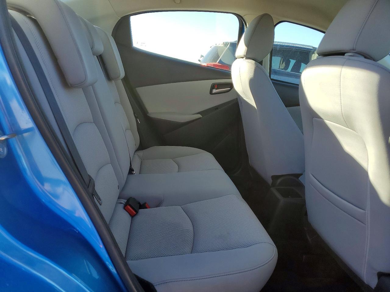 2019 TOYOTA YARIS L photo 10