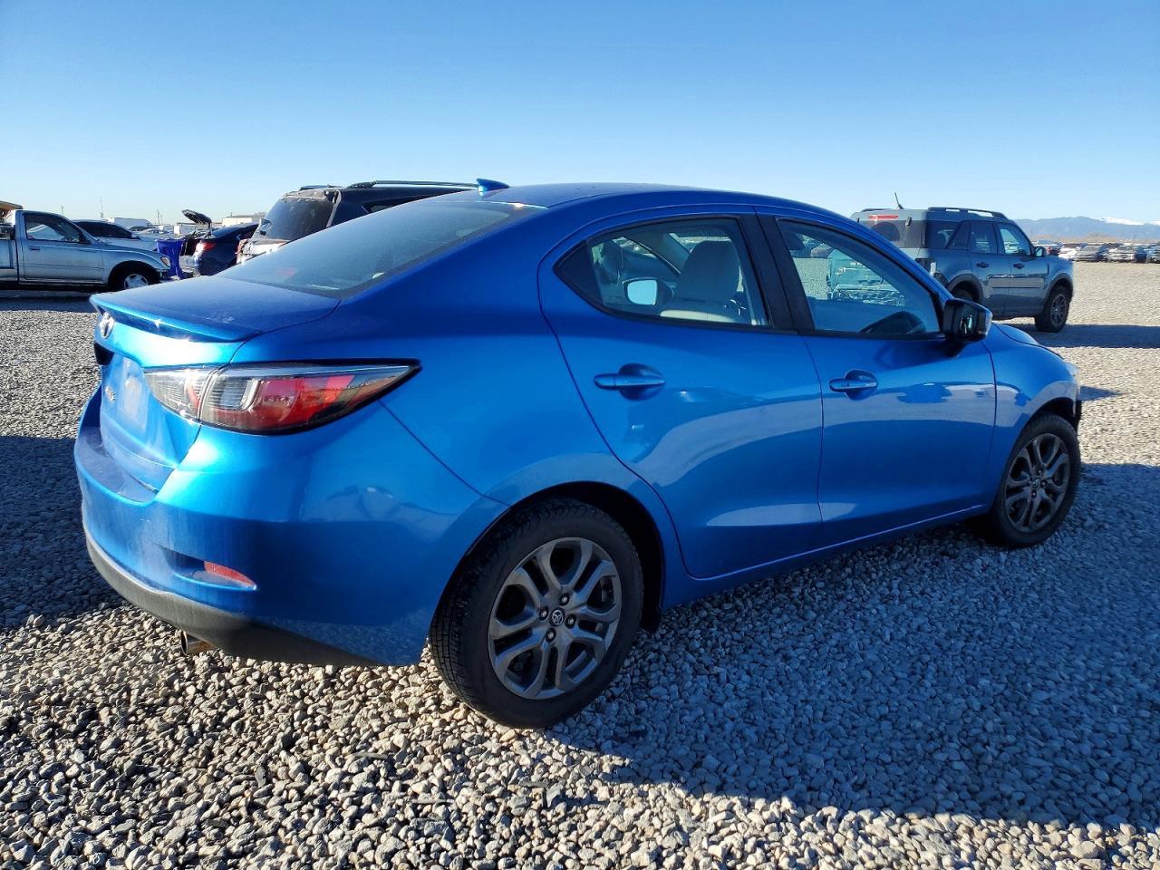 2019 TOYOTA YARIS L photo 3