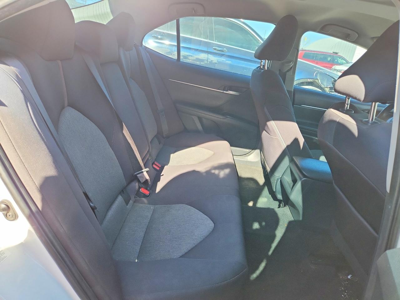 2018 TOYOTA CAMRY LE photo 19